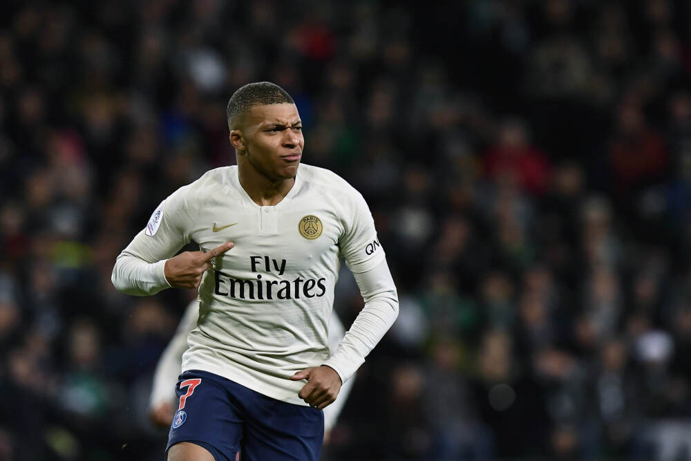 藏得挺深啊😂奥巴梅扬此前据称受伤，结果非洲杯上半场替补登场